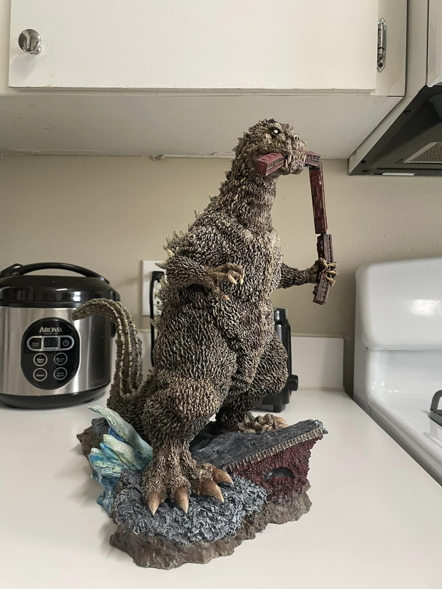 Godzilla (ゴジラ) Train Biter – Ryu Oyama (大山竜) Archive